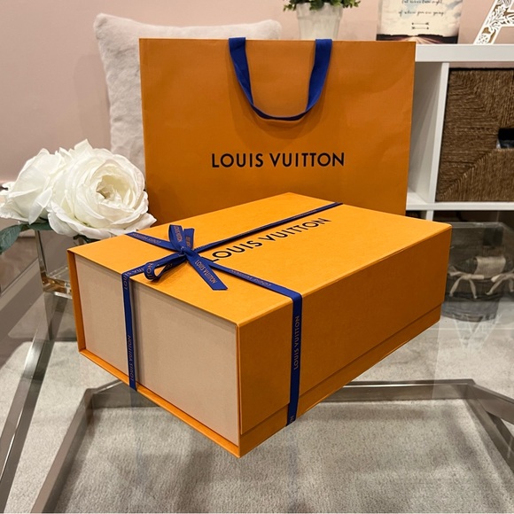 Louis Vuitton Magnetic Gift Box Set - Picture 3 of 12